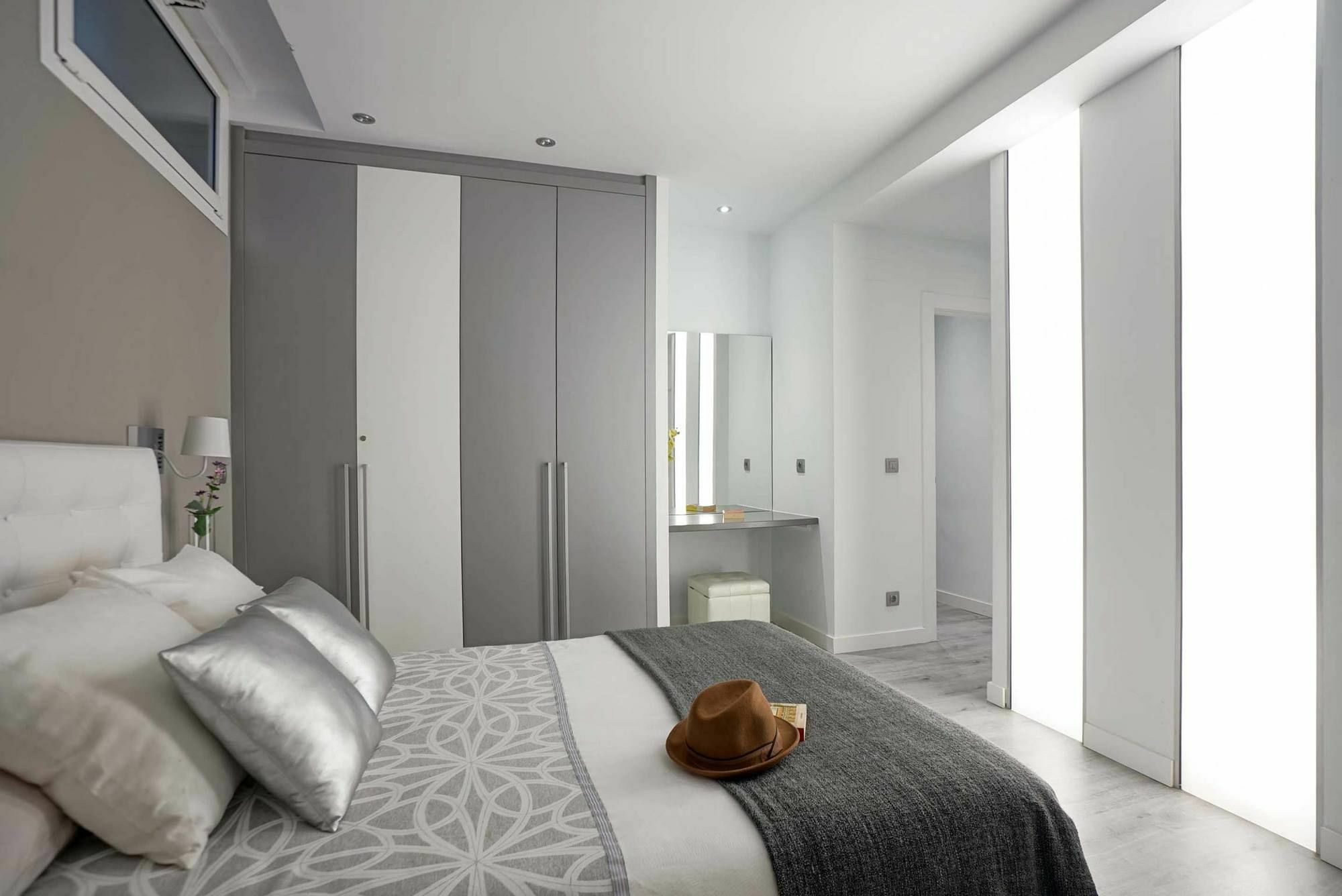 Apartamento Lagun Concha Beach Сан Себастиан Екстериор снимка